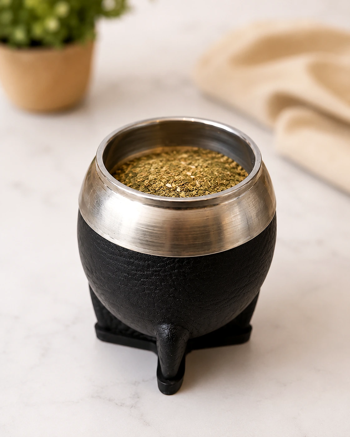Mate cargado con yerba antes de formar la montañita