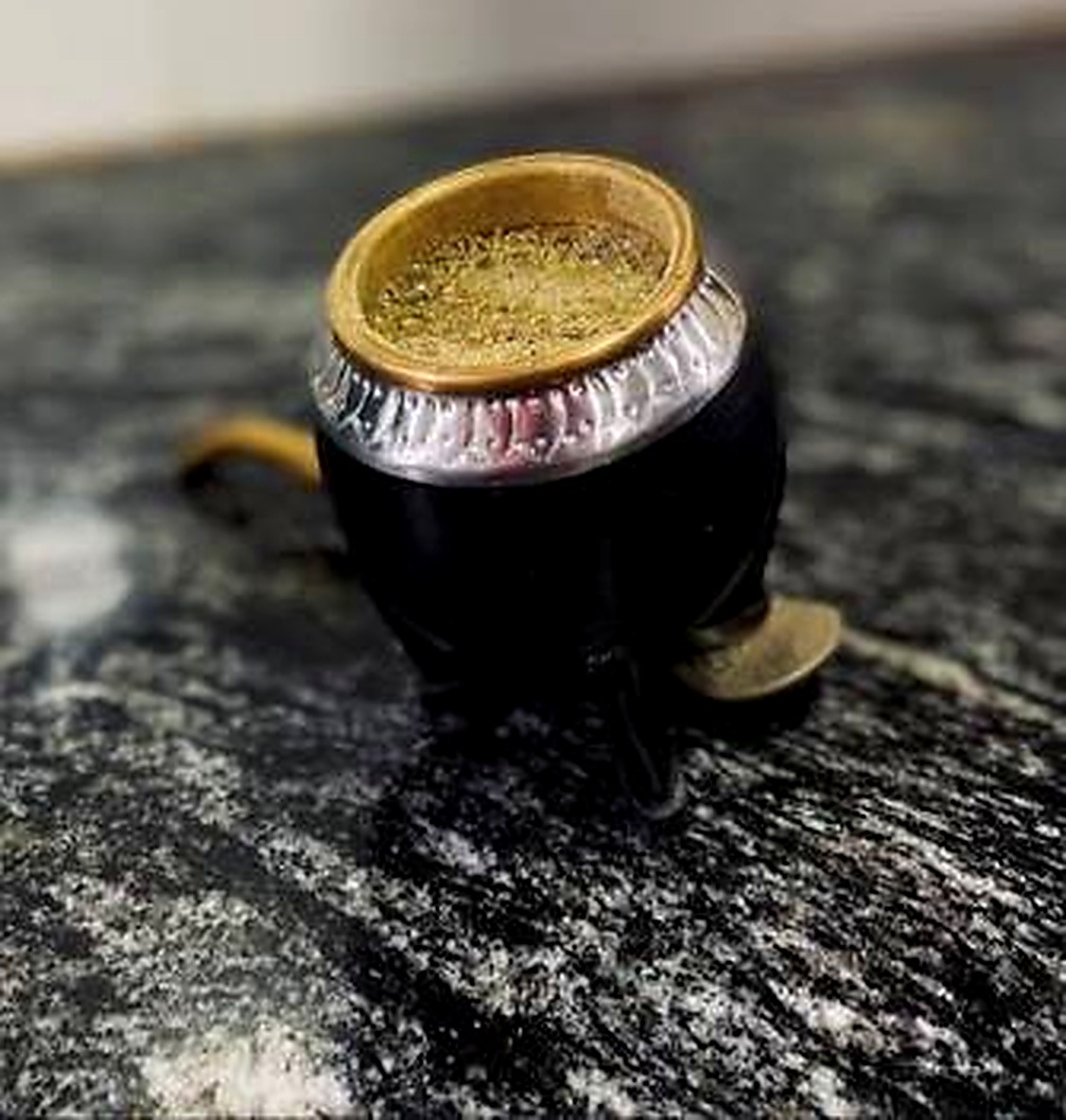 Mate de calabaza preparado para su primer uso